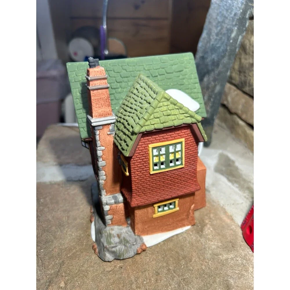 Dept 56 Heritage Dickens Village “Browning Cottage” #5824-6 w/ box & light
